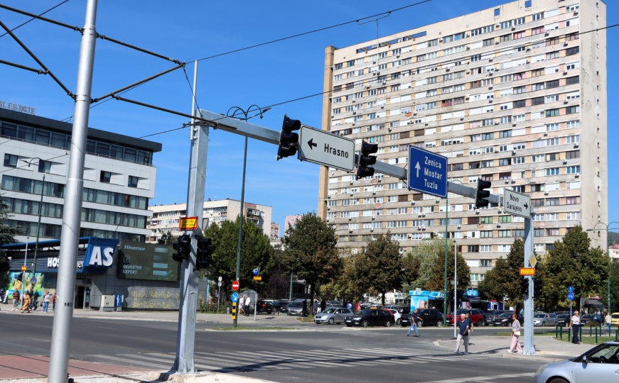 Zamijenjeni svi semaforski portali na glavnoj saobraćajnici u Sarajevu