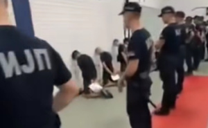 Dinko Gruhonjić: Krv na asfaltu, vino na stolu