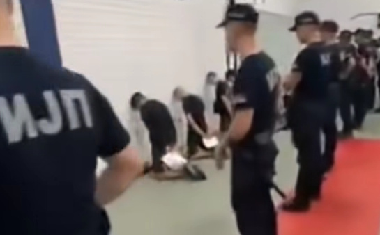 Dinko Gruhonjić: Krv na asfaltu, vino na stolu