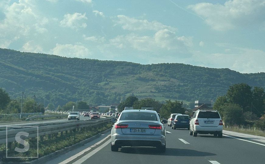 Podrška Zmajevima neće izostati: Zabilježene velike gužve u saobraćaju na autoputu kod Zenice