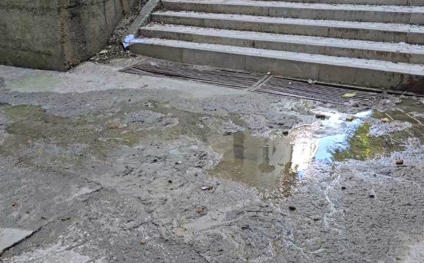 Fekalije se izlijevaju na ulicama Logavine: Stanari mjesecima upozoravaju, oglasio se ViK