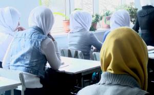 "Politika na štetu djece": Austrija uvodi zabranu nošenja hidžaba za učenice mlađe od 14 godina