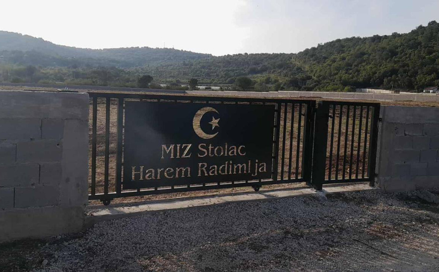 Postavljene kapije na novom haremu u Stocu