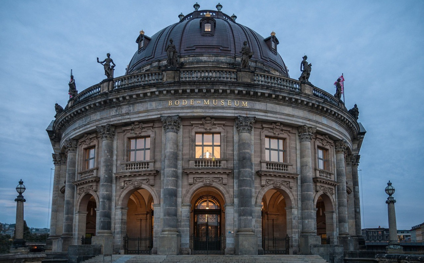 Vanredno stanje u Berlinu: Dio grada već 24 sata bez struje, sumnja se na podmetnuti požar