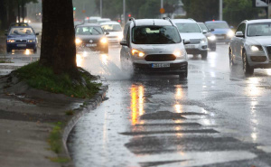 Upozorenje za vozače: Odroni i polomljeno drveće na cestama