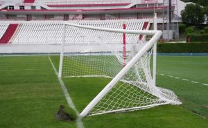 Nevrijeme uništilo stadion Zrinjskog: Oštećen gol, klupe s pomoćnog terena letjele 150 metara dalje