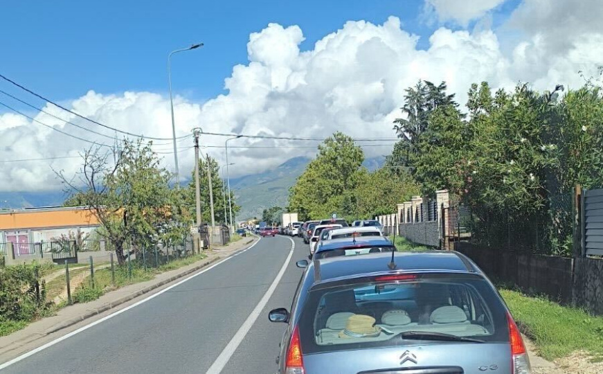 Saobraćajna nesreća kod Mostara: Dvije osobe prebačene u bolnicu, saobraća se naizmjenično