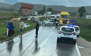 Nesreća u BiH: Dvije osobe povrijeđene, saobraćaj otežan