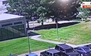 FBI prvi put prikazao snimku nadzorne kamere: Pogledajte kako bježi ubica Charlieja Kirka