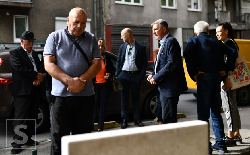 Porodice odale počast: Obilježena 33. godišnjica ubistva djece u ulici Hamdije Kreševljakovića