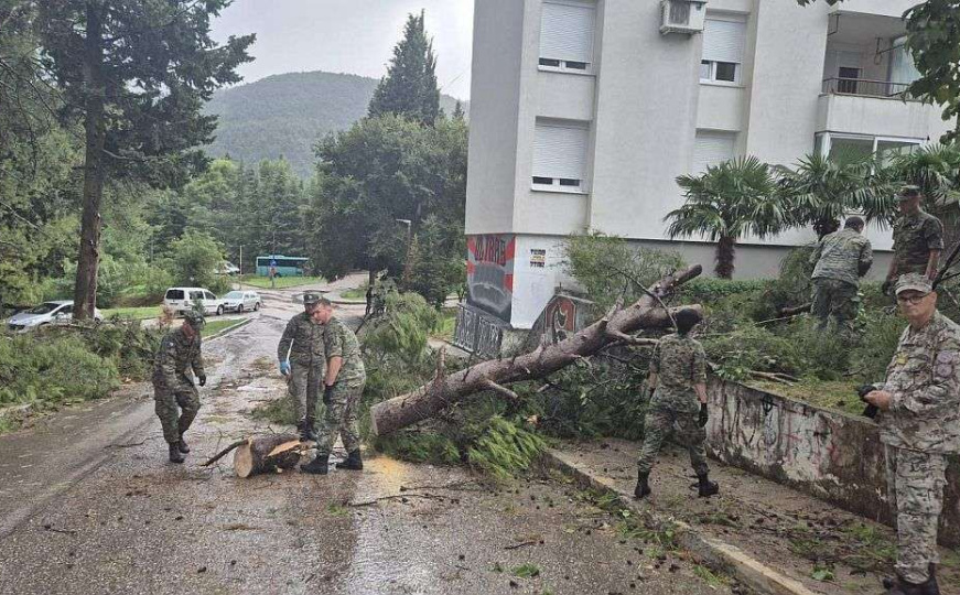Pomoć u sanaciji nakon poplava: OS BiH angažovane u Mostaru