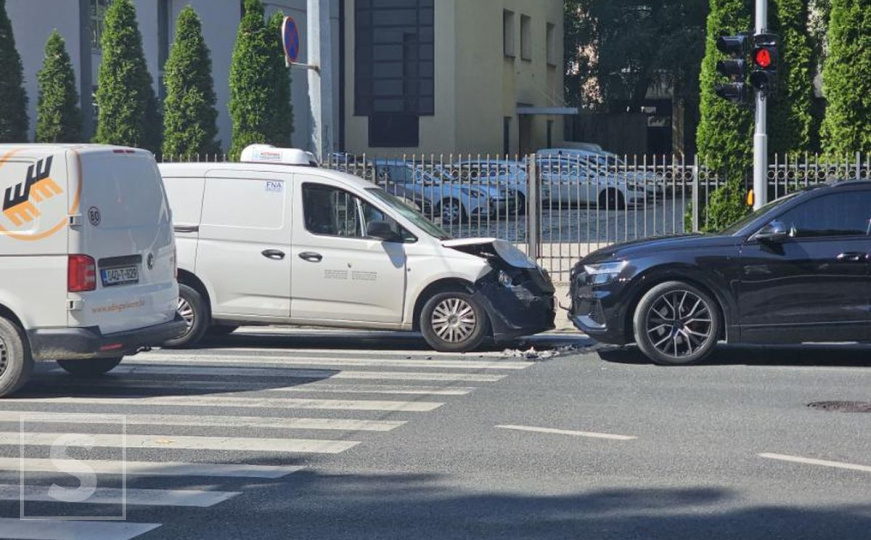 Još jedna saobraćajna nesreća u Sarajevu: Učestvovala tri automobila