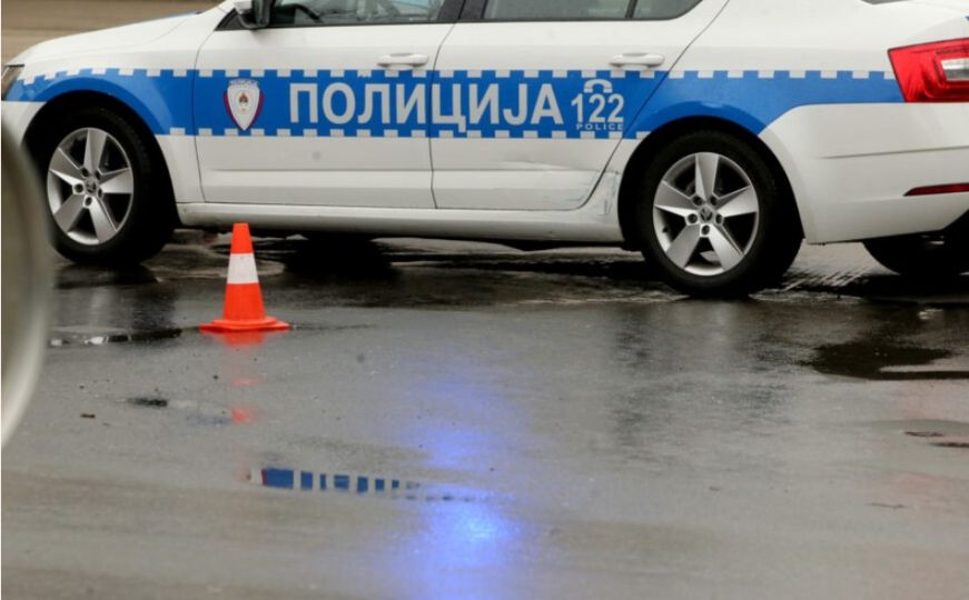 Teška saobraćajna nesreća kod Doboja: Jedna osoba poginula, dvije povrijeđene