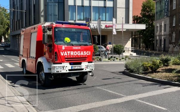 Požar u Sarajevu: Vatrogasci na terenu