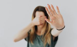 Pokušaj države da uvede 'lakši oblik' silovanja u Srbiji: Koje su posljedice po žrtve?