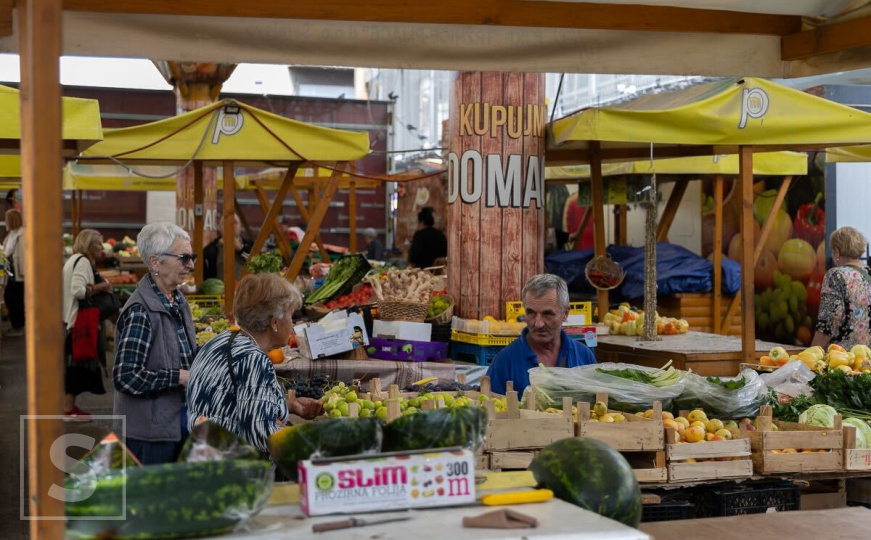 Cijene na pijacama divljaju: Bijeli luk skuplji za 5 KM, a ovo voće je poskupilo za čak 12 KM