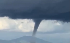 Kad priroda pokaže snagu: Impresivna pijavica na Jadranu privukla pažnju