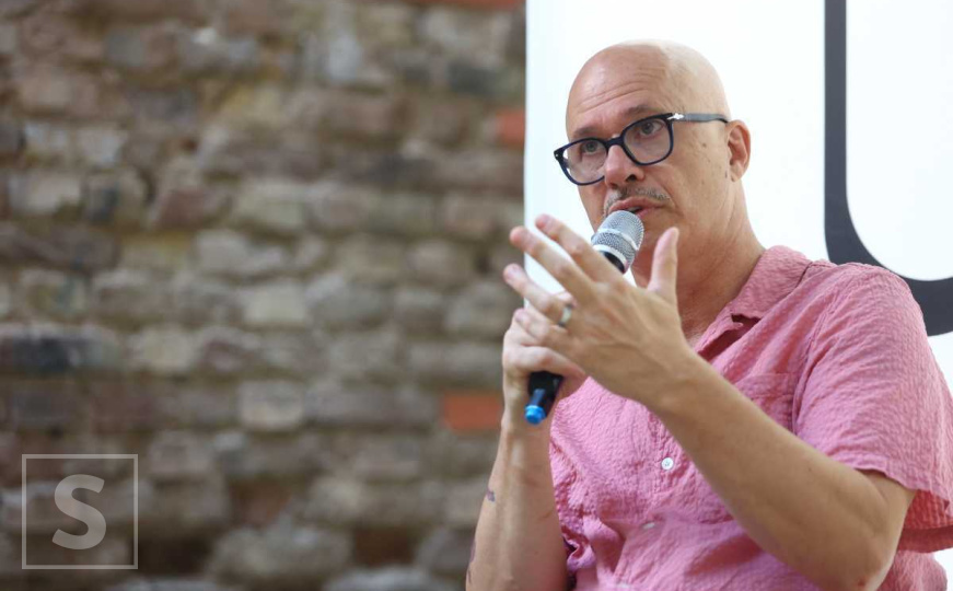 Aleksandar Hemon: Demokratija je u kapitalističkim državama uvijek bila način kontrole stanovništva