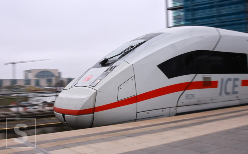 Požar prekinuo važnu željezničku liniju u Njemačkoj: Policija sumnja da je podmetnut