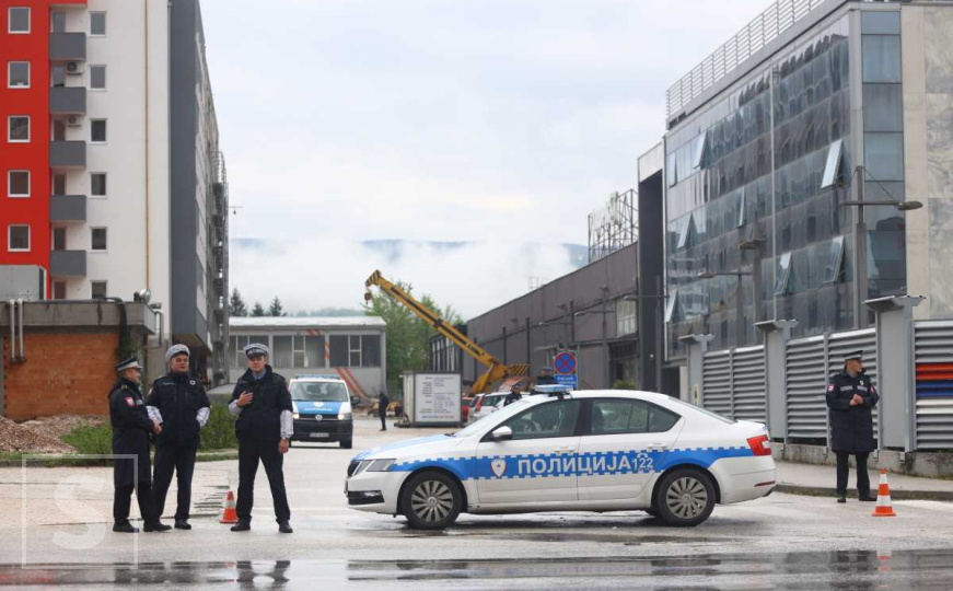 Novi detalji nesreće u blizini Vraca: Automobil udario u betonski stub, poginula djevojka (24)