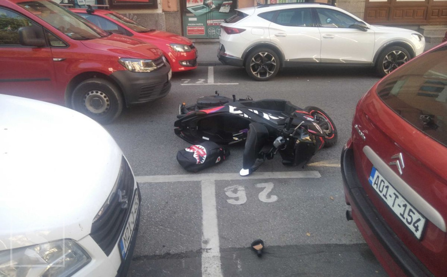 Saobraćajna nesreća u centru Sarajeva: Vozač pao sa motocikla, policija na terenu