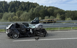Poznati detalji teške nesreće na autoputu: Povrijeđen vozač iz Sarajeva, hitno prebačen u bolnicu