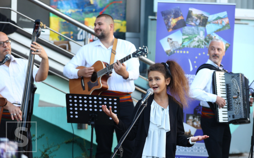 Dani europskog naslijeđa: Nastup KUD "Lola" oduševio brojnu publiku na Šetnici kulture