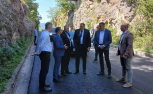 Dolazak helikopterom i pratnja s rotacijama: Građanin Milorad Dodik misli da je još predsjednik RS