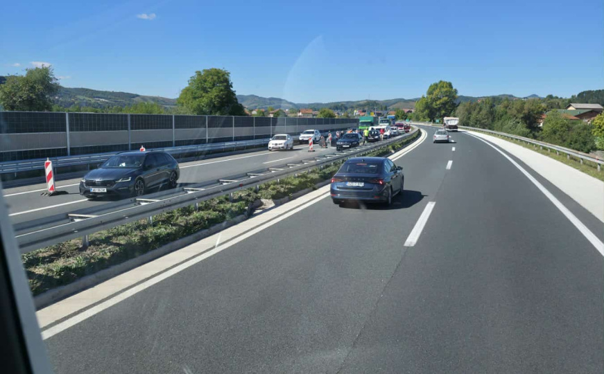 Novi udes, vozači oprez: Saobraćajna nesreća na autocesti A-1 stvorila gužve