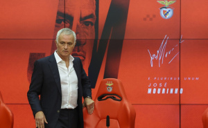 Jose Mourinho zvanično na klupi Benfice: "Special One" postao trener Amaru Dediću