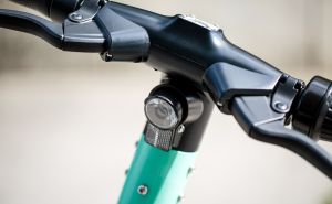 Dječak (15) iz Trogira pao sa električnog romobila pa završio u komi i sa teškim tjelesnim povredama