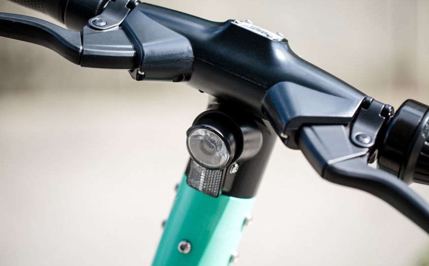 Dječak (15) iz Trogira pao sa električnog romobila pa završio u komi i sa teškim tjelesnim povredama