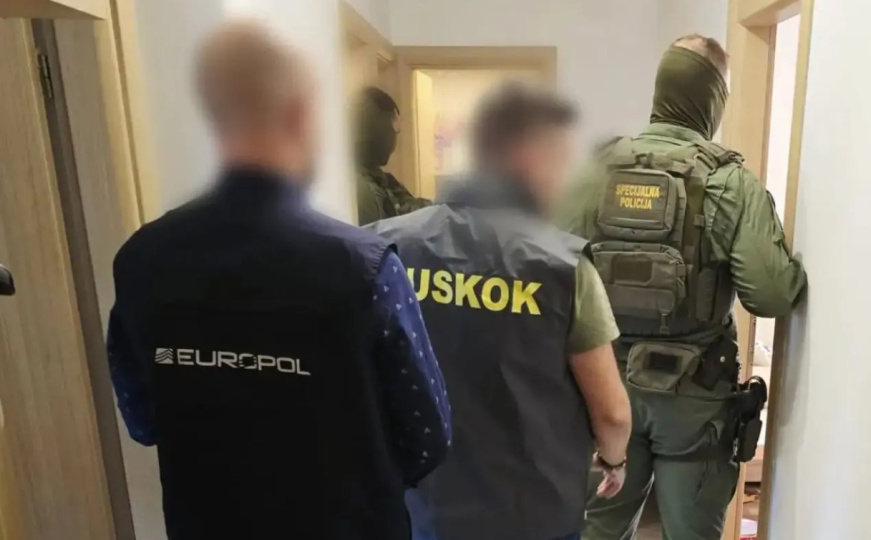 Europol otkrio mrežu krijumčara: Migranti avionom dolazili u Sarajevo, pa preko Splita dalje u EU