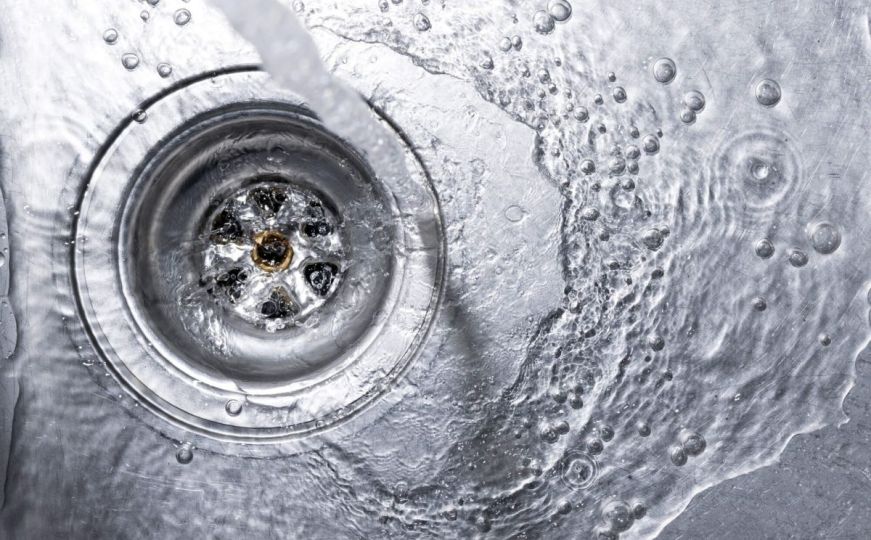 Širi vam se neugodan miris iz odvoda svaki put kada padne kiša? Evo šta trebate uraditi