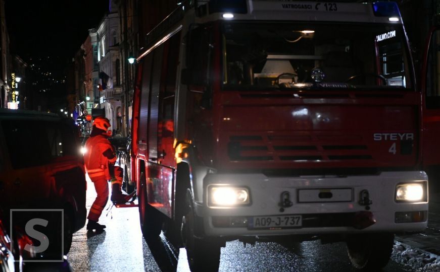 Vatra zabrinula građane: Gorjeli kontejneri na Mojmilu, vatrogasci spriječili širenje požara