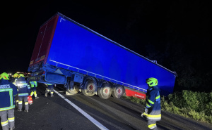 Vozač kamiona iz BiH udario u ogradu na austrijskom autoputu pa sletio s ceste