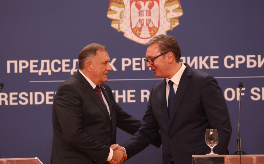 Vučić po staroj mantri: "Ključno je da izdržimo pritiske, RS uvijek može računati na majku Srbiju"