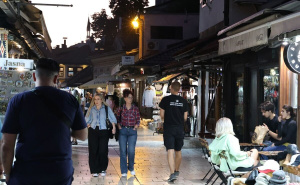 Smjena dana i noći: Sarajevo uronjeno u zlatne tonove zalaska sunca, građani uživali u šetnji
