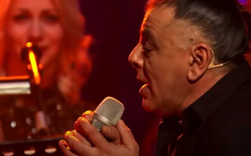 Parni valjak i "Moja je pjesma lagana, polagana, i tiho se ispija..."