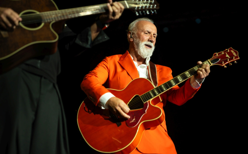 Muzička bajka pred 100.000 ljudi u Štipu: Dino Merlin završio ljeto spektakularnim koncertom