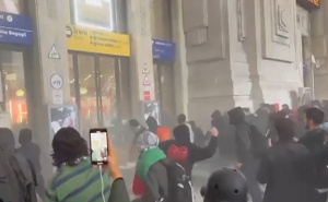 Haos na protestima u Milanu: Demonstranti razbijaju sve pred sobom, povrijeđeno oko 60 policajaca