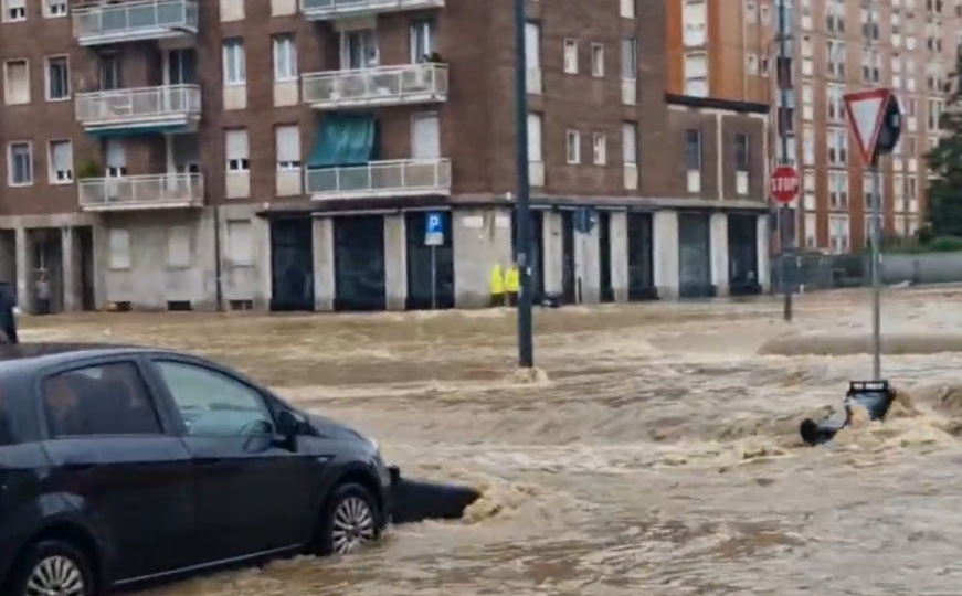 Nevrijeme u Italiji: Bujica nosi sve pred sobom, helikopterima spašavaju ljude