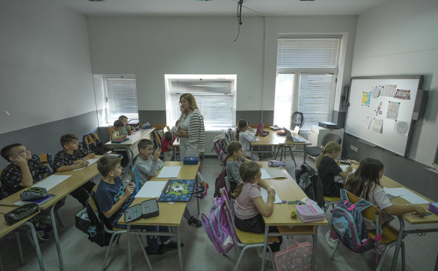 Od improvizovanih učionica do budućih doktora: Priča djece iz Nove Kasabe