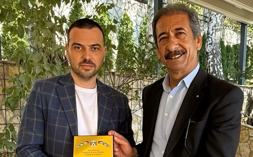 Ambasador Palestine u BiH uručio zahvalnicu Saši Magazinoviću: "Slobodan čovjek, častan i human"