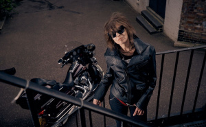 Chrissie Hynde ft. k.d. lang - Me & Mrs Jones