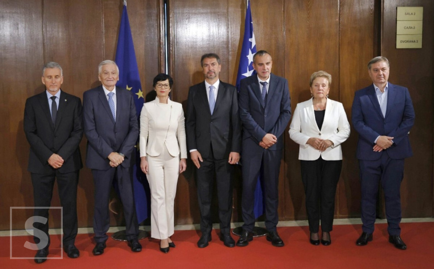 Vukanović objavio fotografiju: 'Ovo je veliki šamar i javno poniženje Dodiku i SNSD-u'