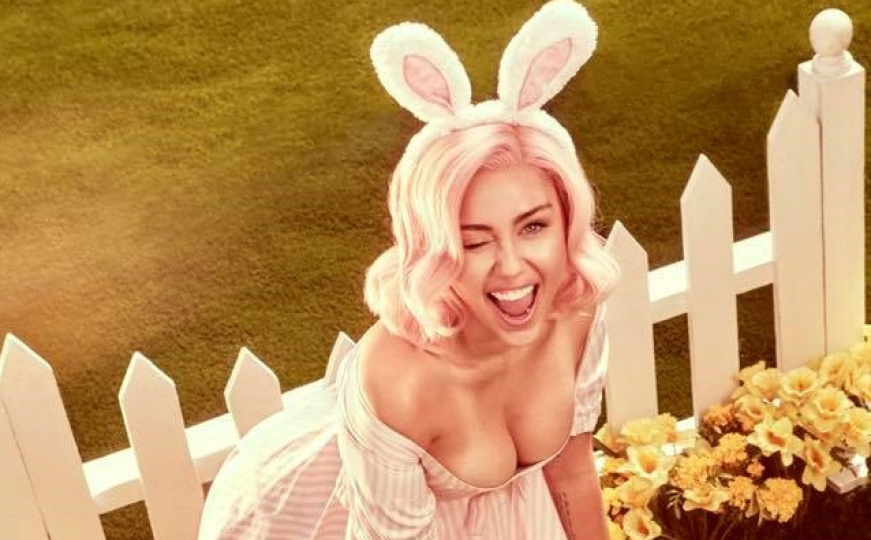 Miley Cyrus ft. Lindsey Buckingham & Mick Fleetwood - Secrets