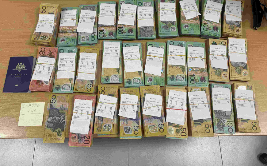 Spriječeno krijumčarenje na sarajevskom aerodromu: Putnik uhvaćen sa 208.720 australskih dolara