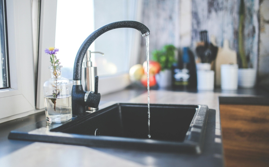 Savjeti za brzo čišćenje: Kako da vaš kuhinjski sudoper uvijek blista