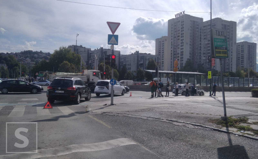 Saobraćajna nesreća u Sarajevu: Povrijeđena jedna osoba, velike gužve prema Ilidži